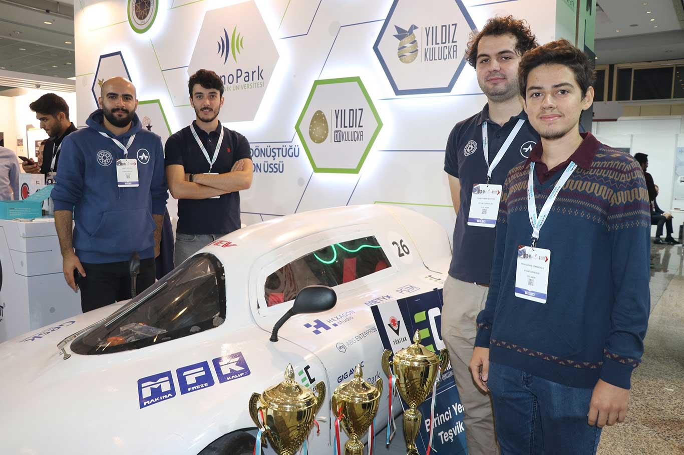Öğrenciler Ar-Ge ve İnovasyon Zirvesi'nde buluştu Öğrenciler Ar-Ge ve İnovasyon Zirvesi'nde buluştu